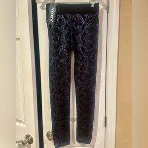 Yelete-Black Snake Print Leggings
